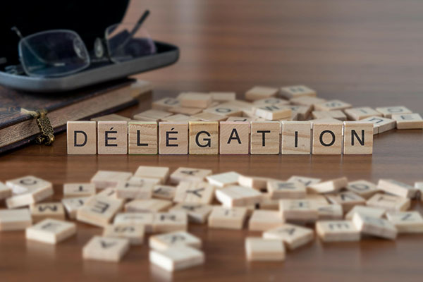 Scrabble avec marqué "délégation" - Valoriser par la délégation